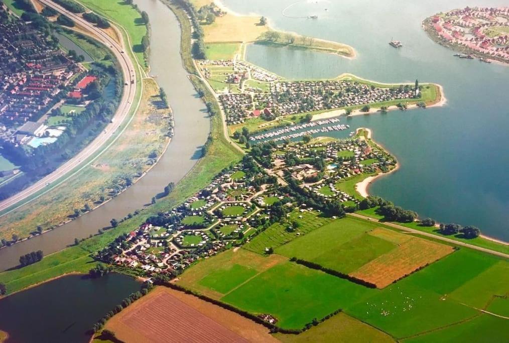 Vakantiehuis Met Vijverzicht Lathum エクステリア 写真
